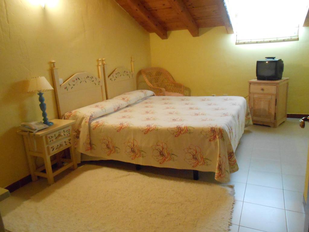 Hostal Burgos Торрекабальерос Номер фото