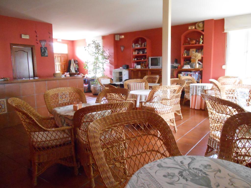 Hostal Burgos Торрекабальерос Экстерьер фото