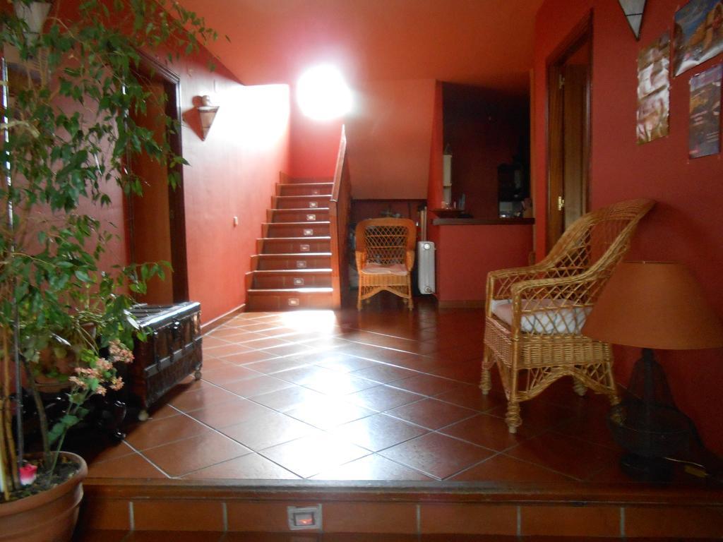 Hostal Burgos Торрекабальерос Экстерьер фото
