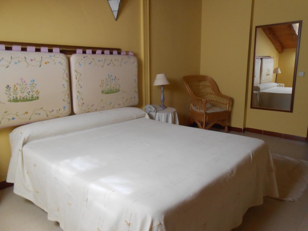 Hostal Burgos Торрекабальерос Номер фото
